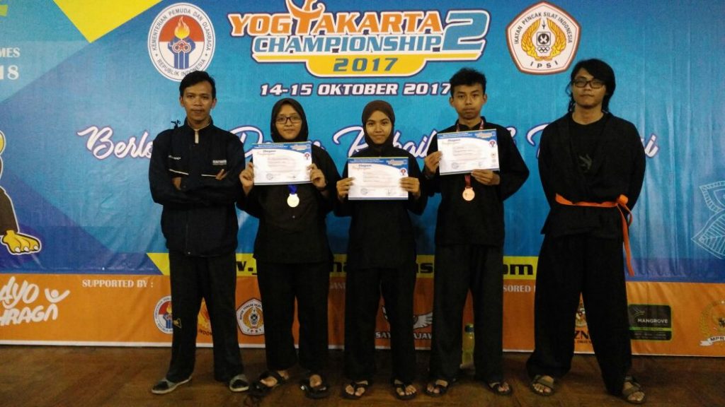 Siswa SMK Kesehatan Purworejo, meraih medali Emas, Perak, dan Perunggu di Kejuaraan Pencak Silat Open Tournament Yogyakarta Championship  2017