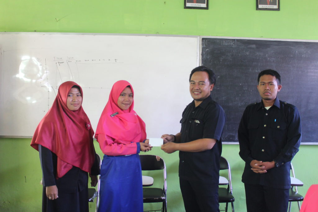 Perdana! Santunan Dana SMK Kesehatan Purworejo Bagi Siswa-Siswi Yatim Piatu