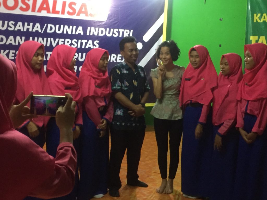 Sosialisasi Dunia Usaha/Dunia Industri dan Universitas di SMK Kesehatan Purworejo 2019